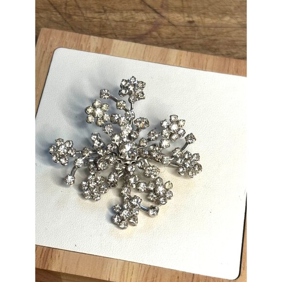 Vintage Snowflake Brooch Pin With Clear Rhinestones - Picture 1 of 7